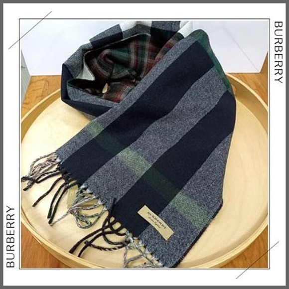 Burberry Plaid Wool Reversible Scarf (53% off) - Comparable value $430 - Picture 3 of 3